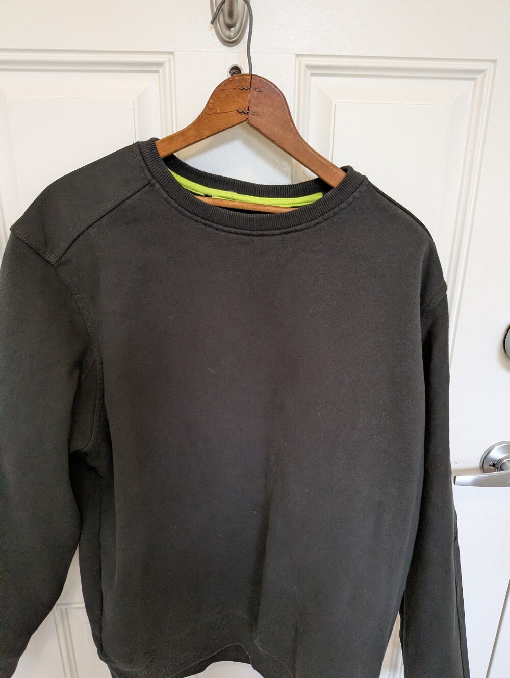Duluth Trading Co. Men's Large Relaxed Fit Black Sweatshirt with Utility Pockets